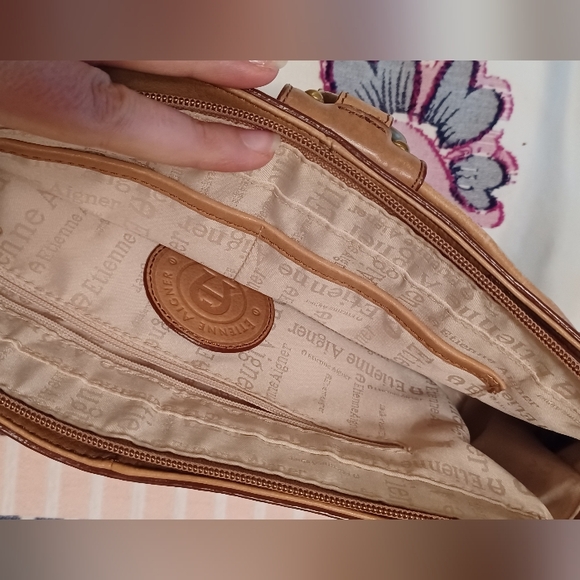 Etienne Aigner light brown/ tan leather shoulder handbag - Picture 8 of 16